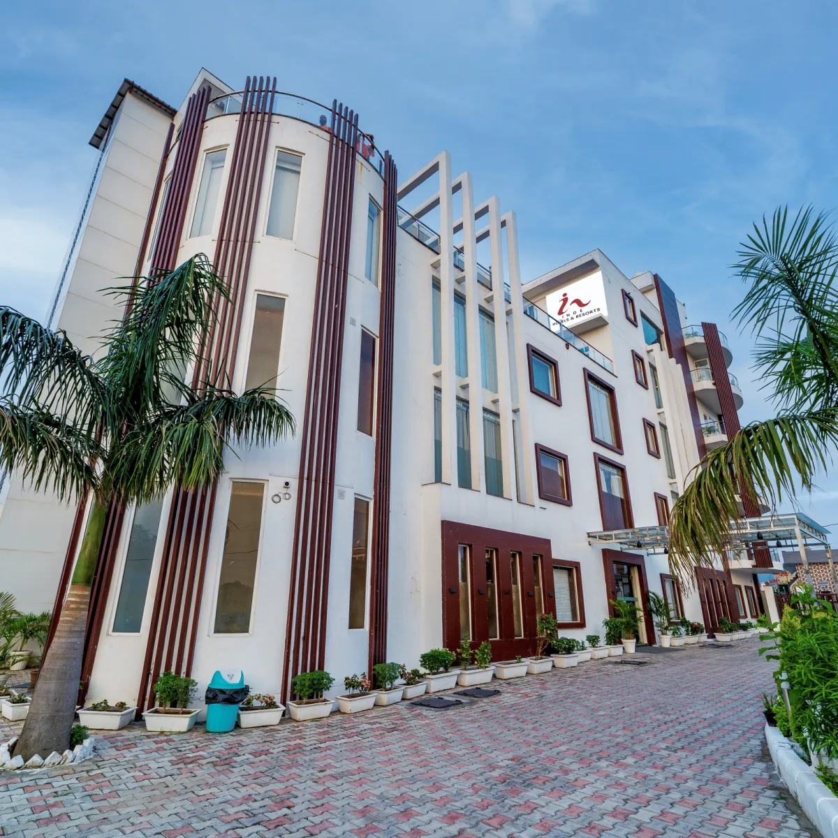 Inde Hotel Signature Tower, Sector 41, Gurugram