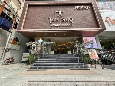 Tanishq Jewellery, Hem Chand Compound, Aligarh