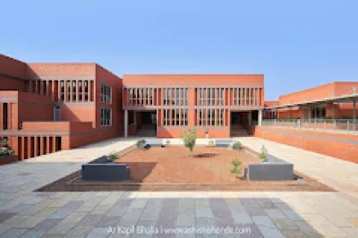 Veenadevi Darda School Lohara, Yavatmal, Maharashtra