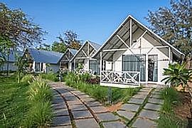 Praveg Beach Resort, Lighthouse, Daman — Hotels in Daman