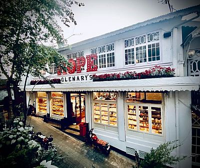 Glenary's Bakery, Resturant And Pub Darjeeling, West Bengal — Cafe in Darjeeling